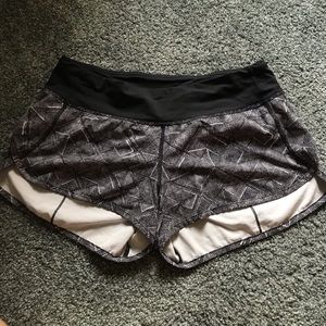 size 6 black and white lulu lemon shorts. Size 6